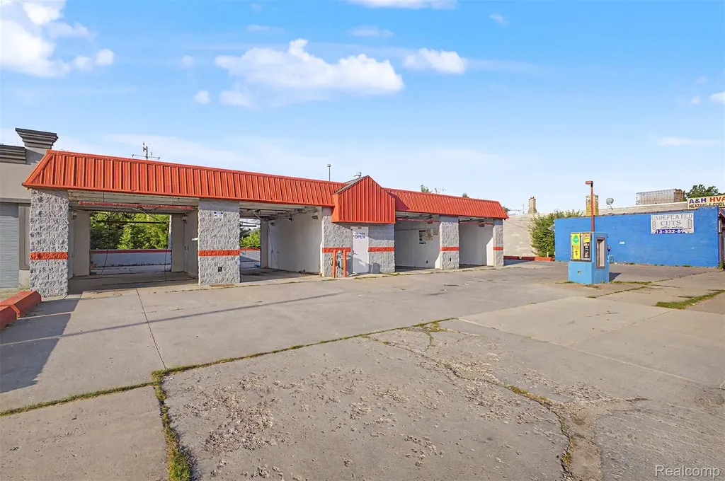 19639 W Warren Avenue Detroit City MI 48228