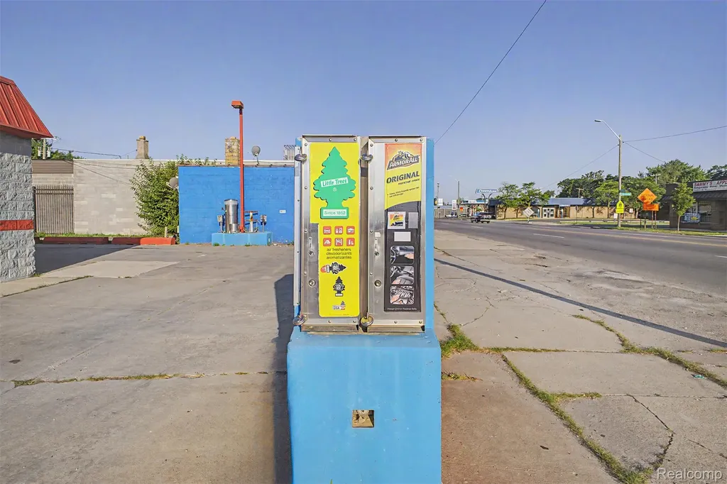 19639 W Warren Avenue Detroit City MI 48228
