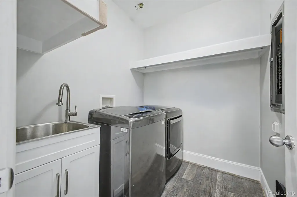 370 Roosevelt Street Canton Charter Township MI 48188