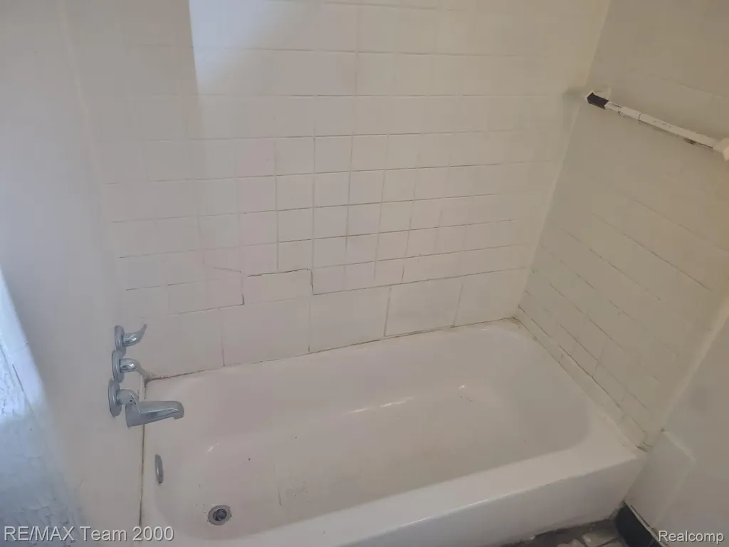 19409 Goulburn Street Detroit City MI 48205