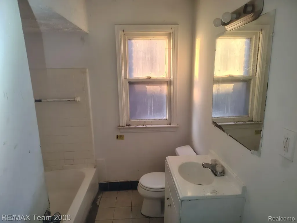 19409 Goulburn Street Detroit City MI 48205