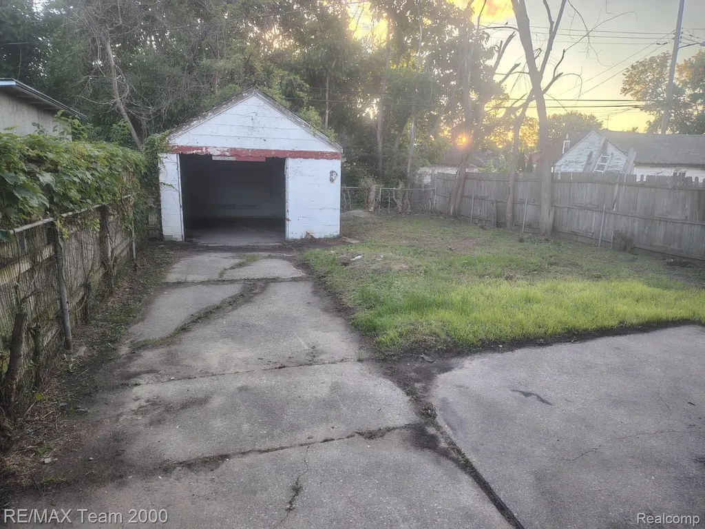 19409 Goulburn Street Detroit City MI 48205