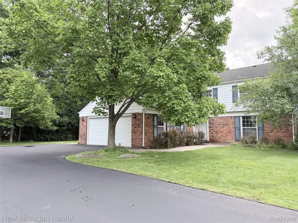 5937 Red Coat Lane West Bloomfield Charter Township MI 48322
