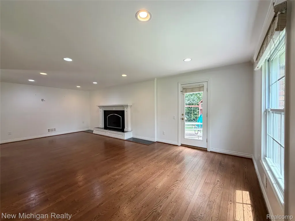 5937 Red Coat Lane West Bloomfield Charter Township MI 48322