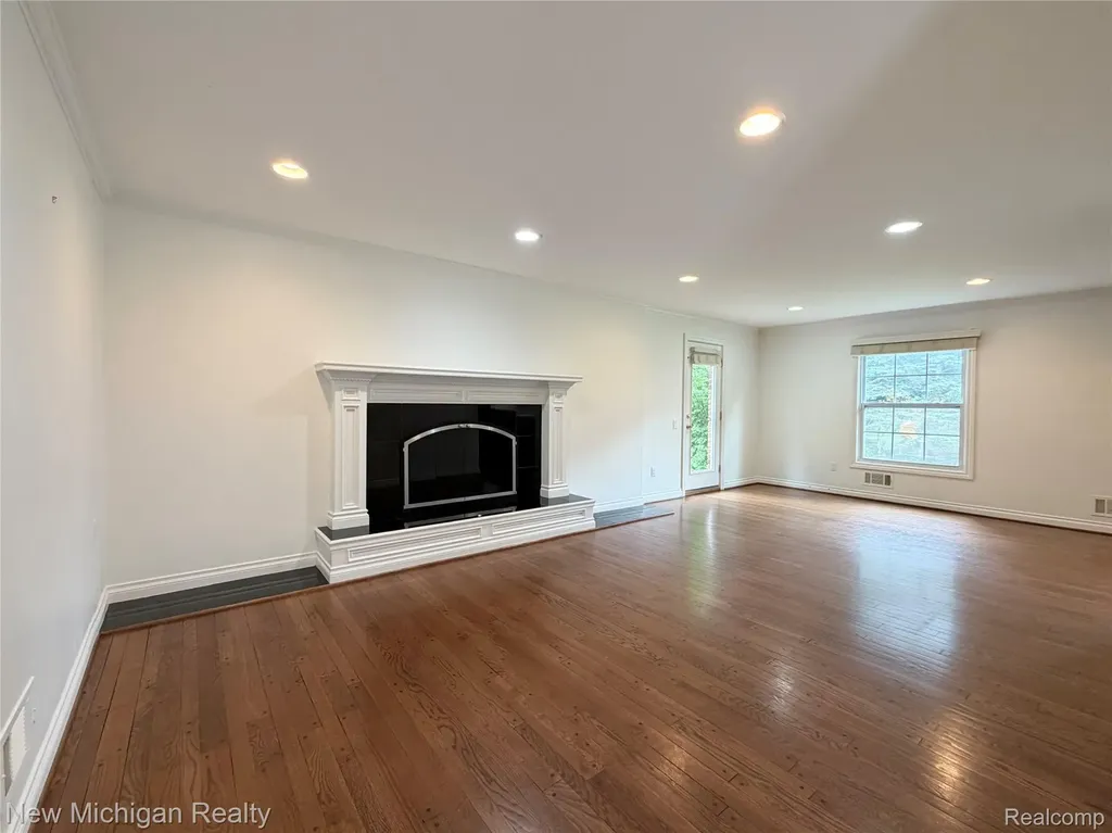 5937 Red Coat Lane West Bloomfield Charter Township MI 48322
