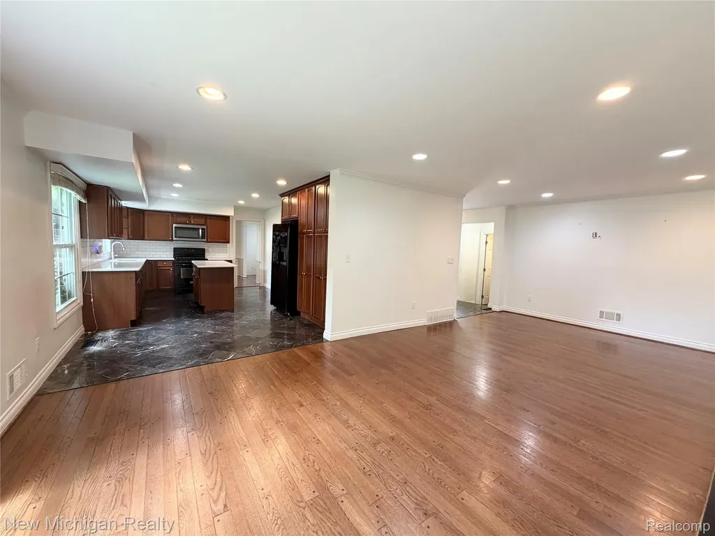 5937 Red Coat Lane West Bloomfield Charter Township MI 48322