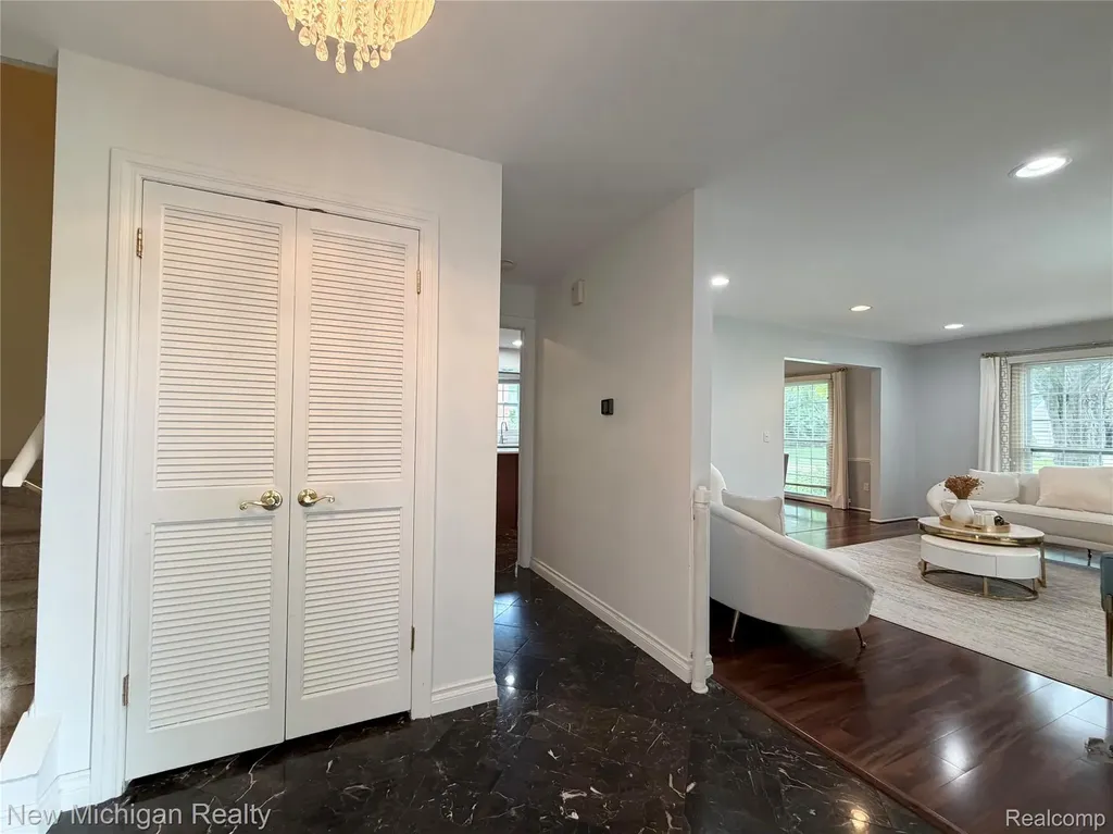 5937 Red Coat Lane West Bloomfield Charter Township MI 48322