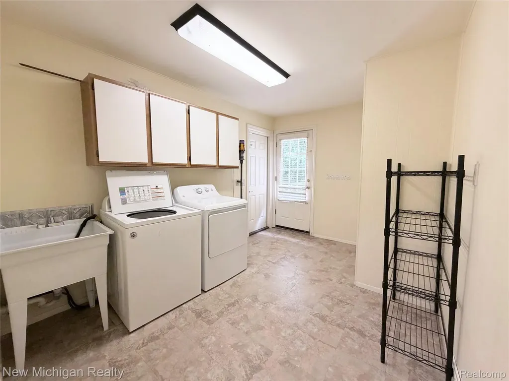 5937 Red Coat Lane West Bloomfield Charter Township MI 48322