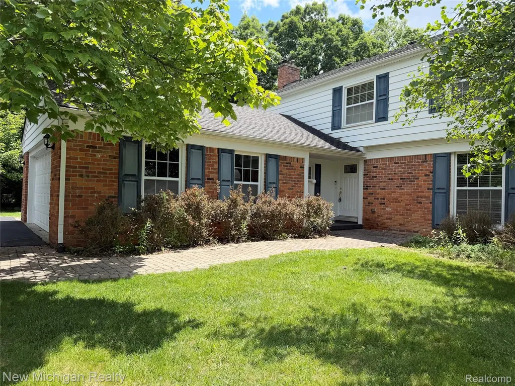 5937 Red Coat Lane West Bloomfield Charter Township MI 48322