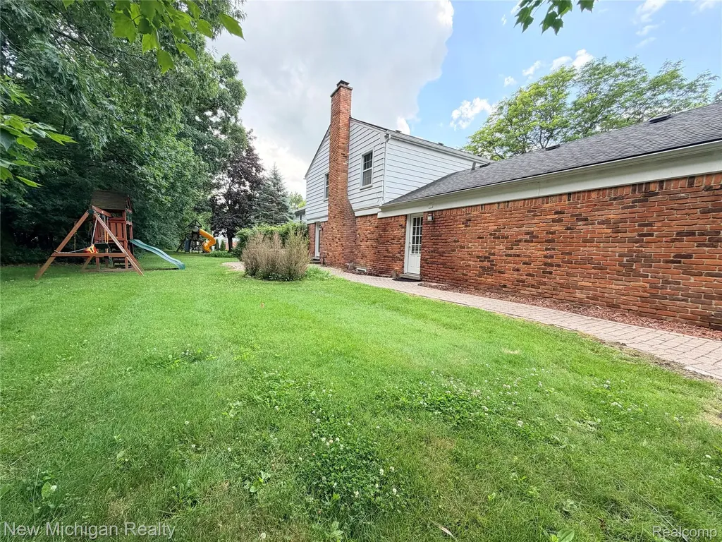 5937 Red Coat Lane West Bloomfield Charter Township MI 48322