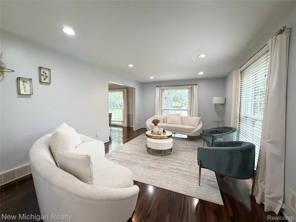 5937 Red Coat Lane West Bloomfield Charter Township MI 48322