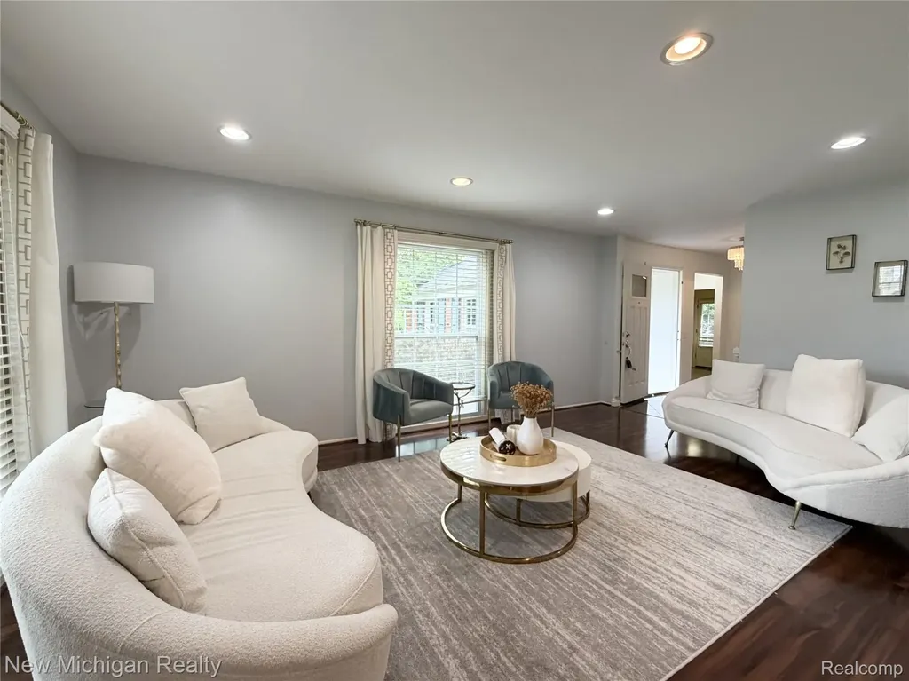 5937 Red Coat Lane West Bloomfield Charter Township MI 48322