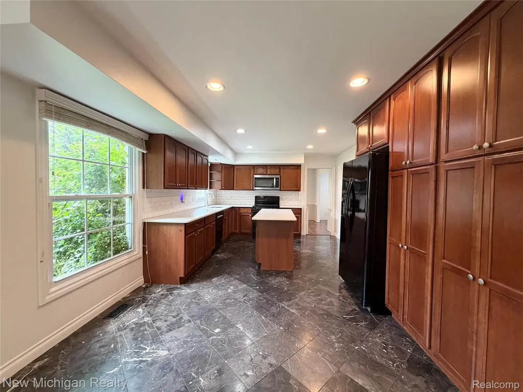 5937 Red Coat Lane West Bloomfield Charter Township MI 48322