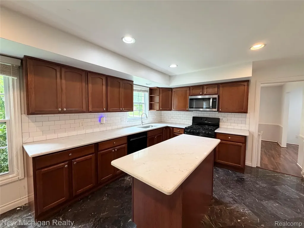 5937 Red Coat Lane West Bloomfield Charter Township MI 48322