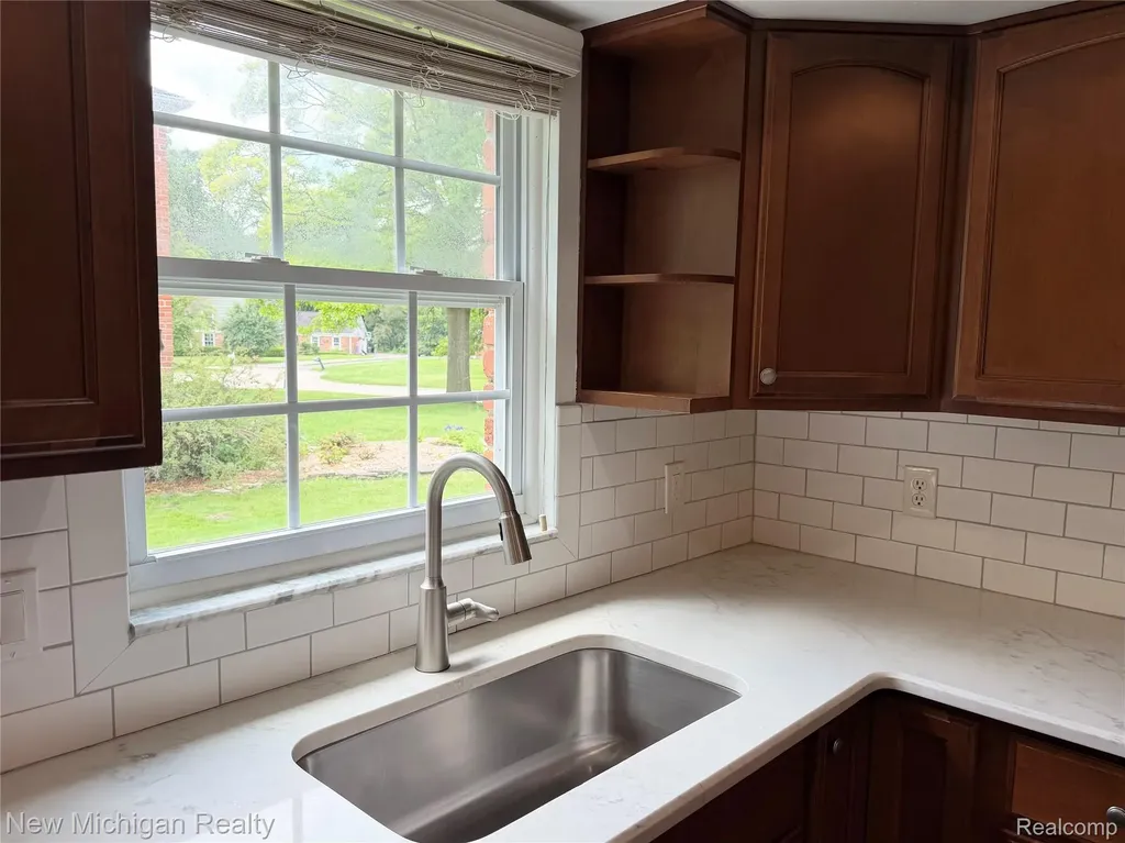 5937 Red Coat Lane West Bloomfield Charter Township MI 48322