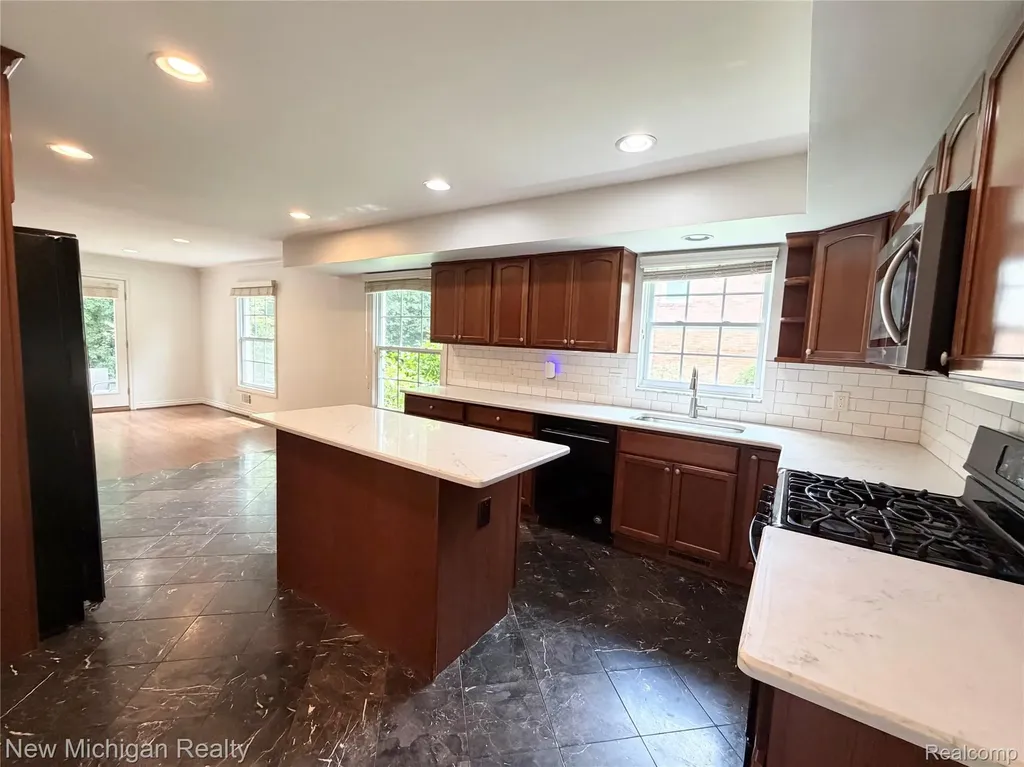 5937 Red Coat Lane West Bloomfield Charter Township MI 48322