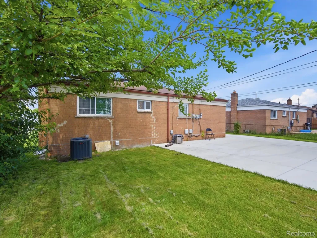 3218 E 14 Mile Road Warren City MI 48092