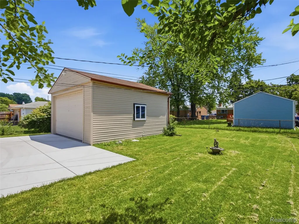 3218 E 14 Mile Road Warren City MI 48092