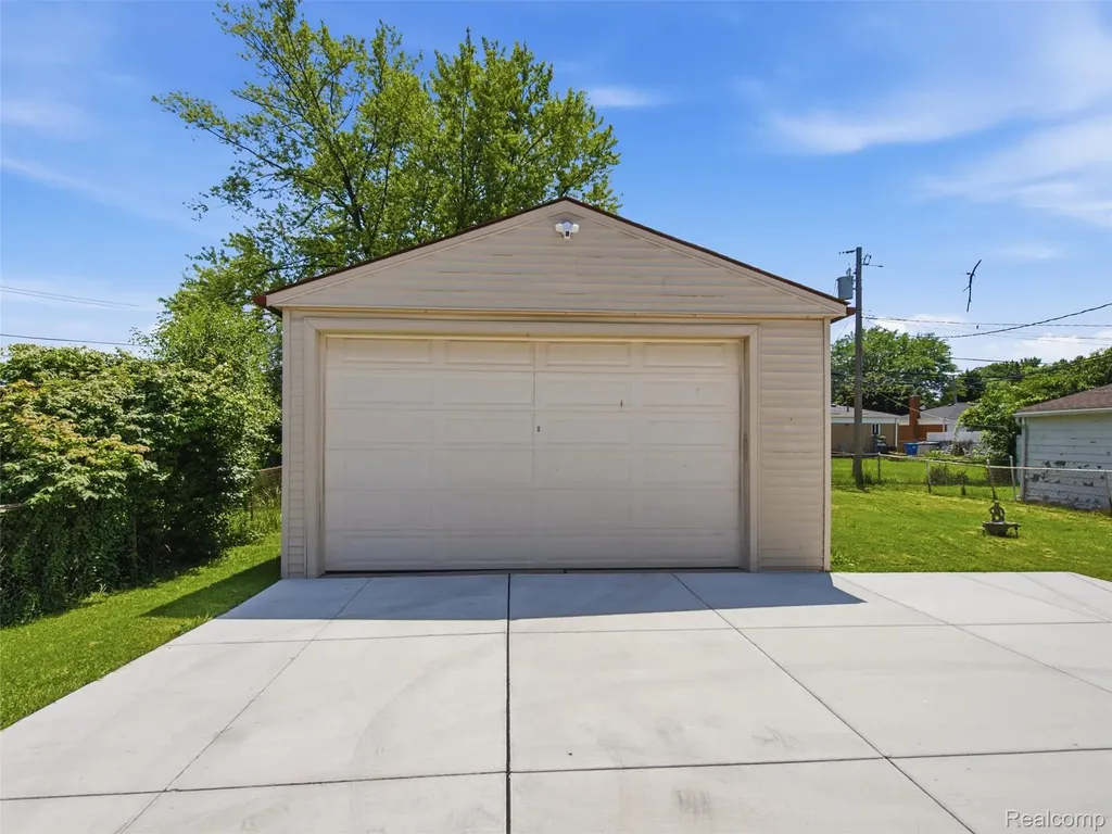 3218 E 14 Mile Road Warren City MI 48092