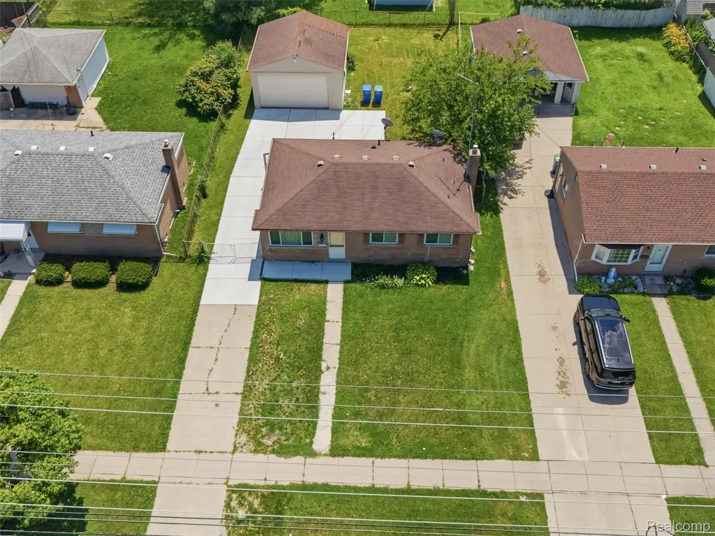 3218 E 14 Mile Road Warren City MI 48092