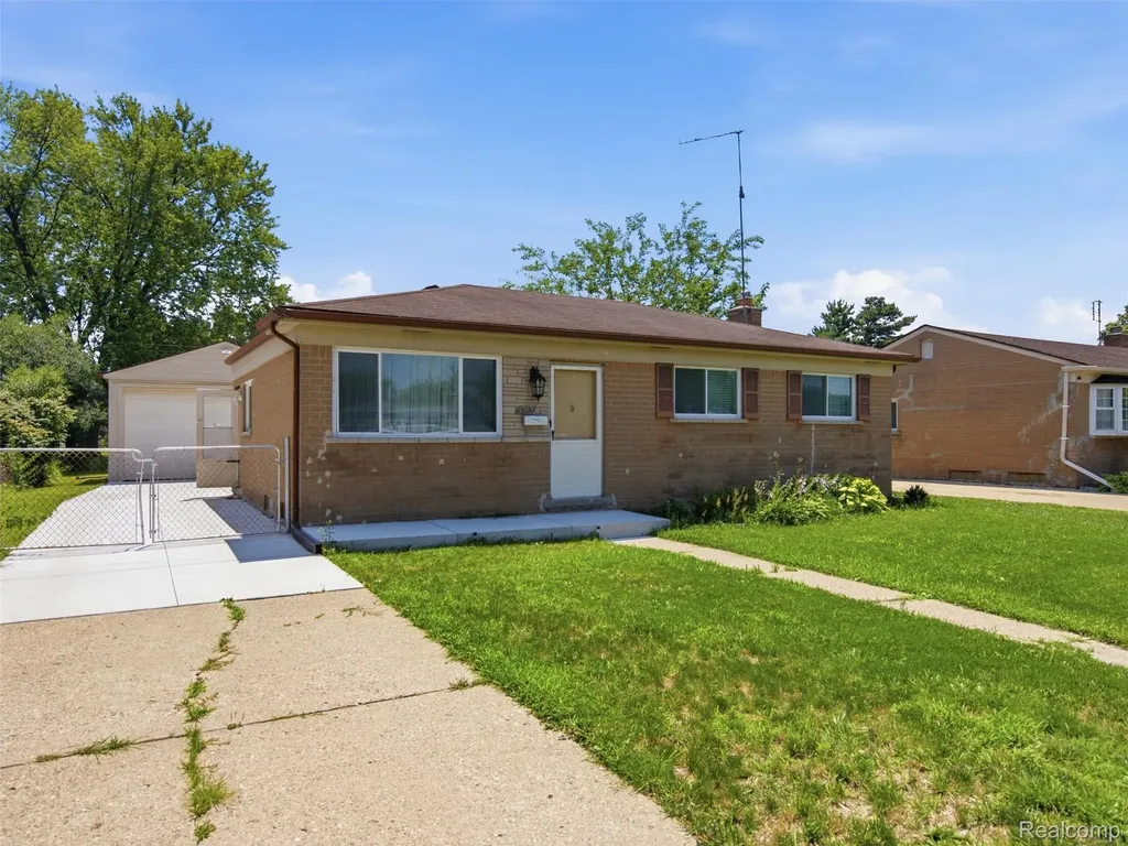 3218 E 14 Mile Road Warren City MI 48092