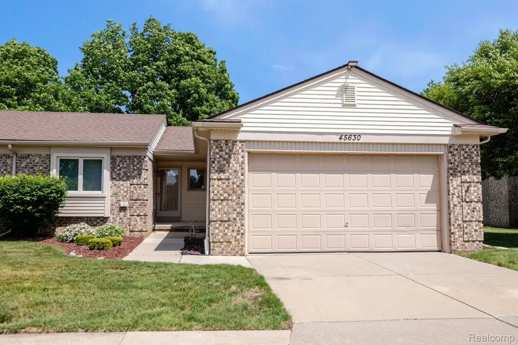 45630 White Oak Drive Shelby Charter Township MI 48315