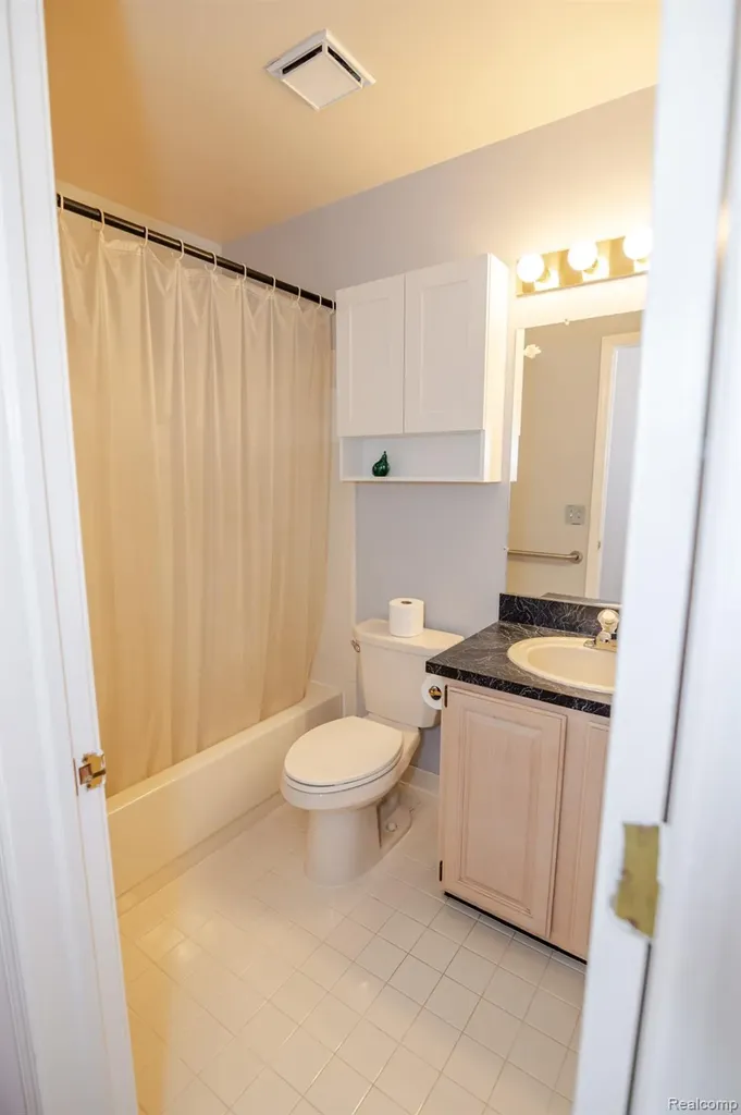 45630 White Oak Drive Shelby Charter Township MI 48315