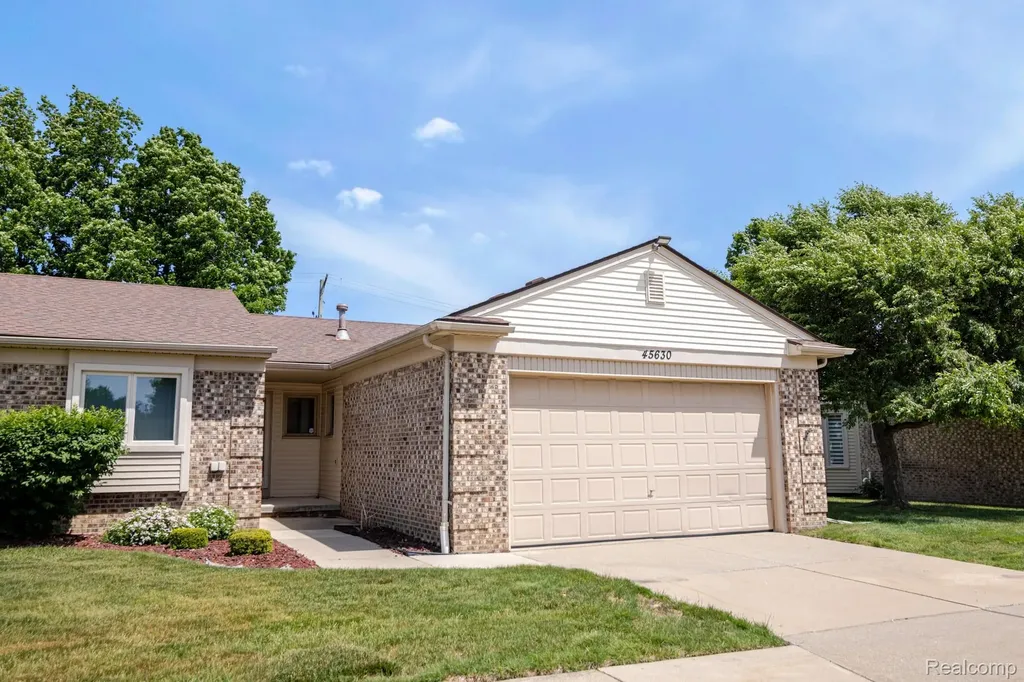 45630 White Oak Drive Shelby Charter Township MI 48315