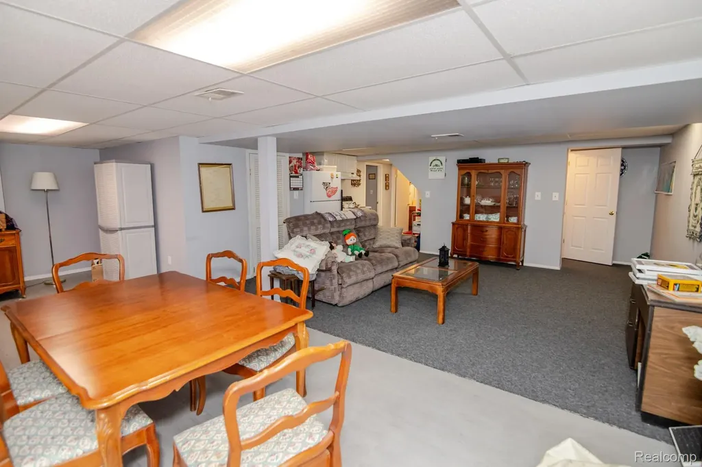 45630 White Oak Drive Shelby Charter Township MI 48315