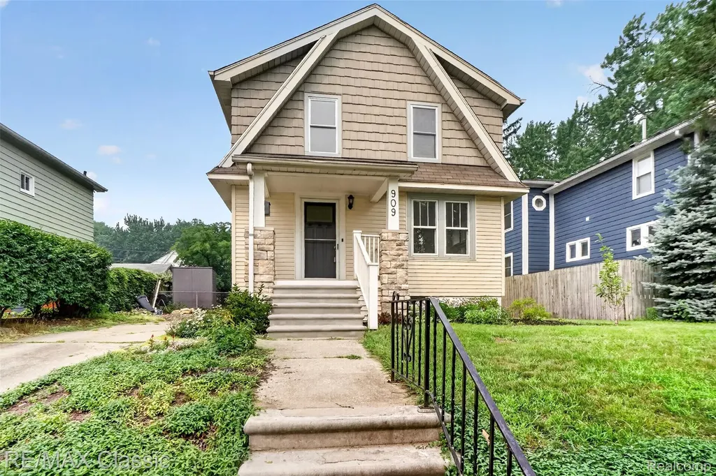 909 Fernwood Road Royal Oak City MI 48067
