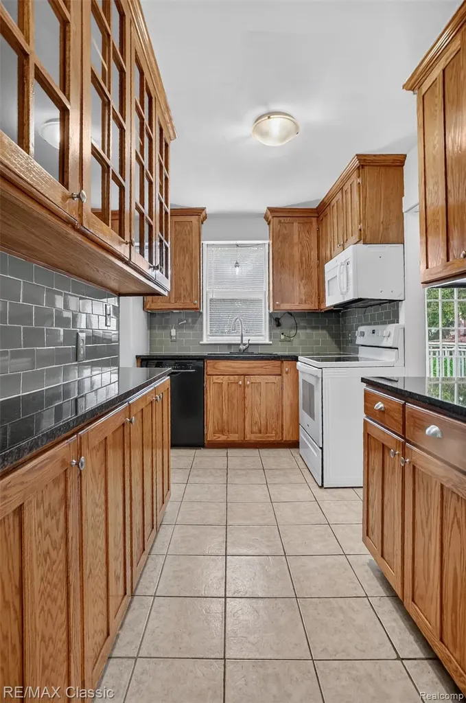 909 Fernwood Road Royal Oak City MI 48067