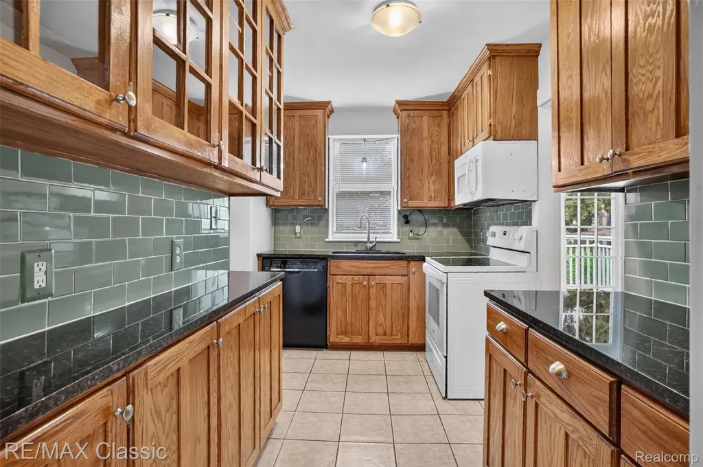909 Fernwood Road Royal Oak City MI 48067