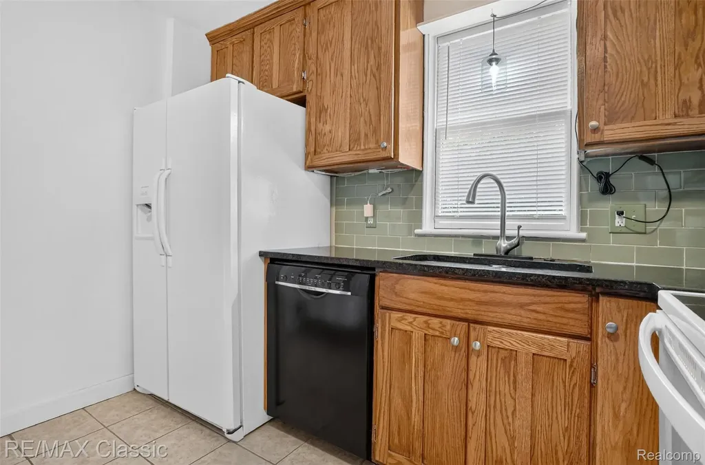 909 Fernwood Road Royal Oak City MI 48067
