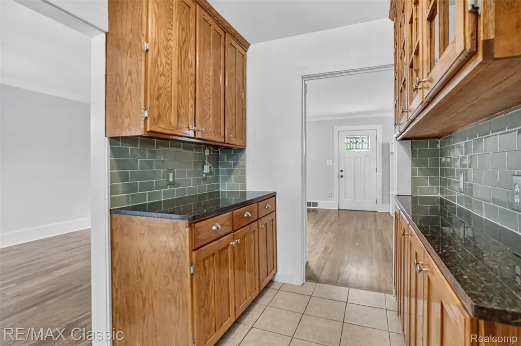 909 Fernwood Road Royal Oak City MI 48067