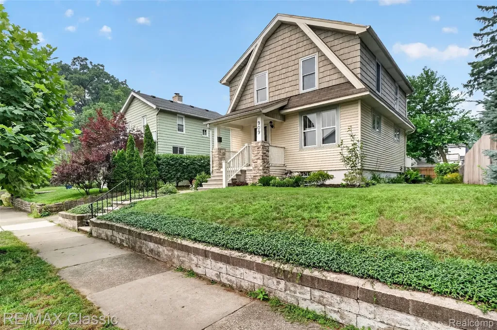909 Fernwood Road Royal Oak City MI 48067
