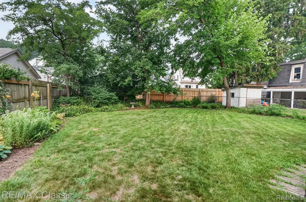 909 Fernwood Road Royal Oak City MI 48067