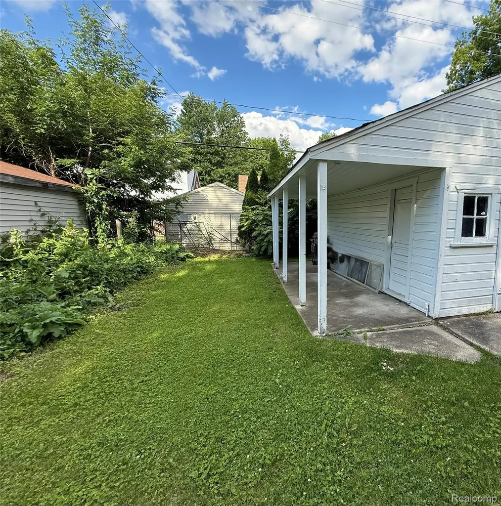 14360 Grandville Avenue Detroit City MI 48223