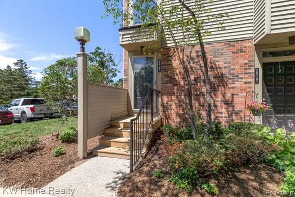 20791 Indian Creek Drive Farmington Hills City MI 48335