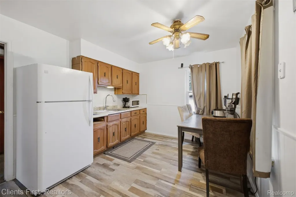 24621 Carlysle Street Dearborn City MI 48124