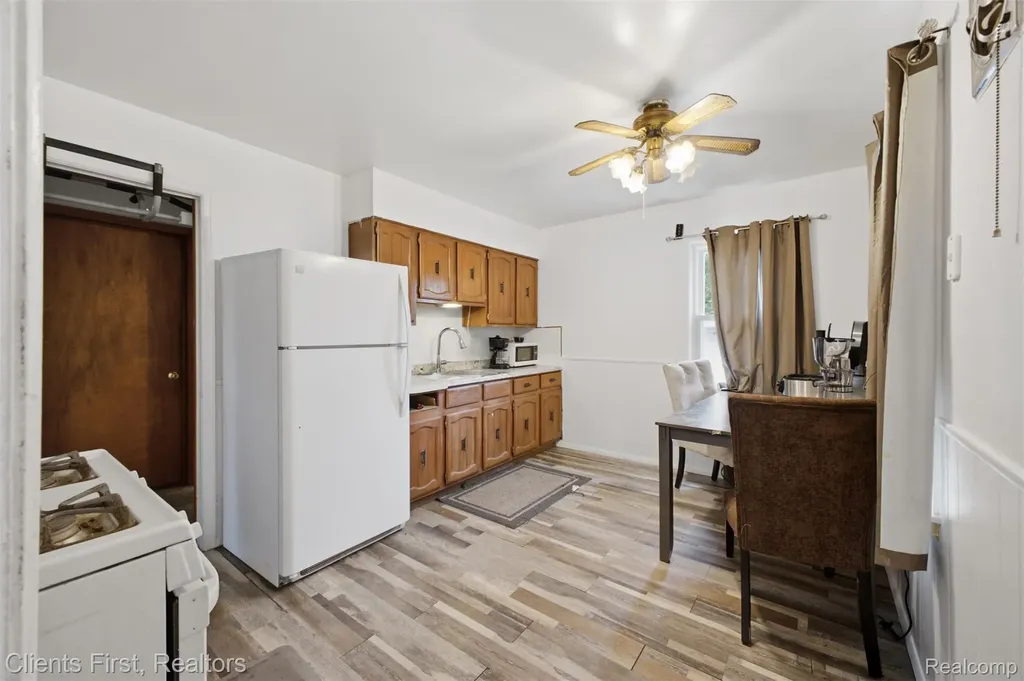 24621 Carlysle Street Dearborn City MI 48124