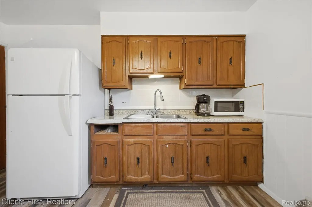 24621 Carlysle Street Dearborn City MI 48124