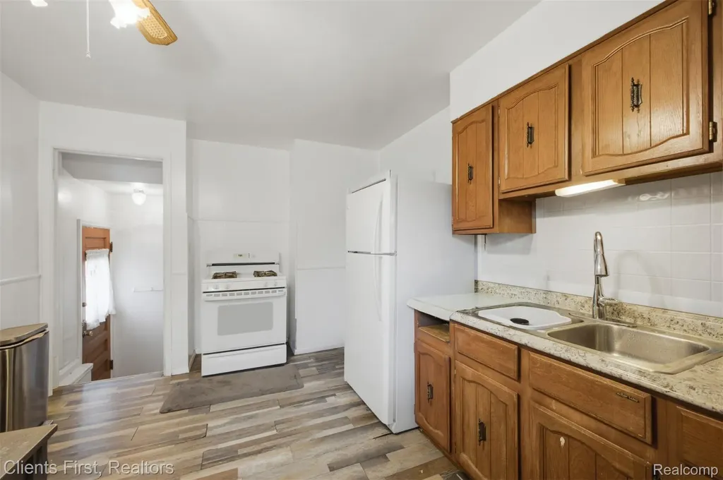 24621 Carlysle Street Dearborn City MI 48124
