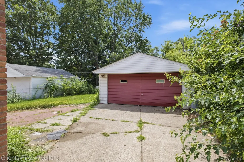 24621 Carlysle Street Dearborn City MI 48124