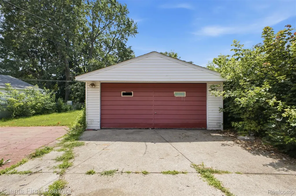 24621 Carlysle Street Dearborn City MI 48124