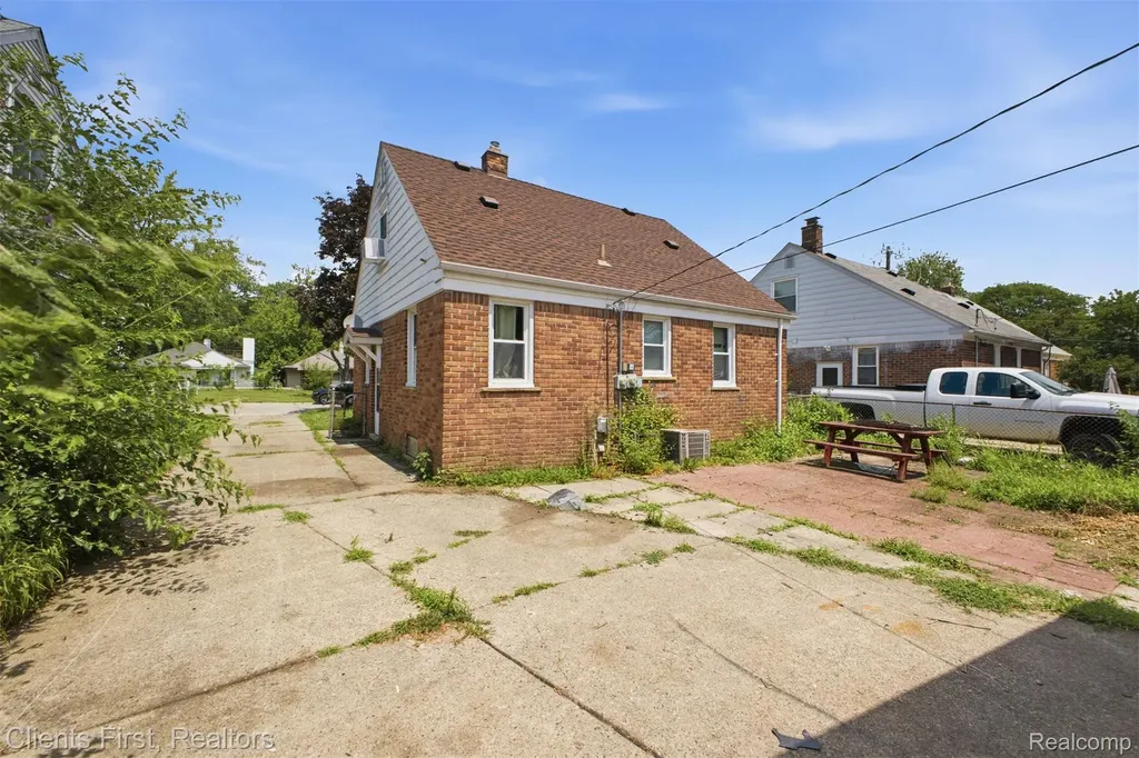 24621 Carlysle Street Dearborn City MI 48124