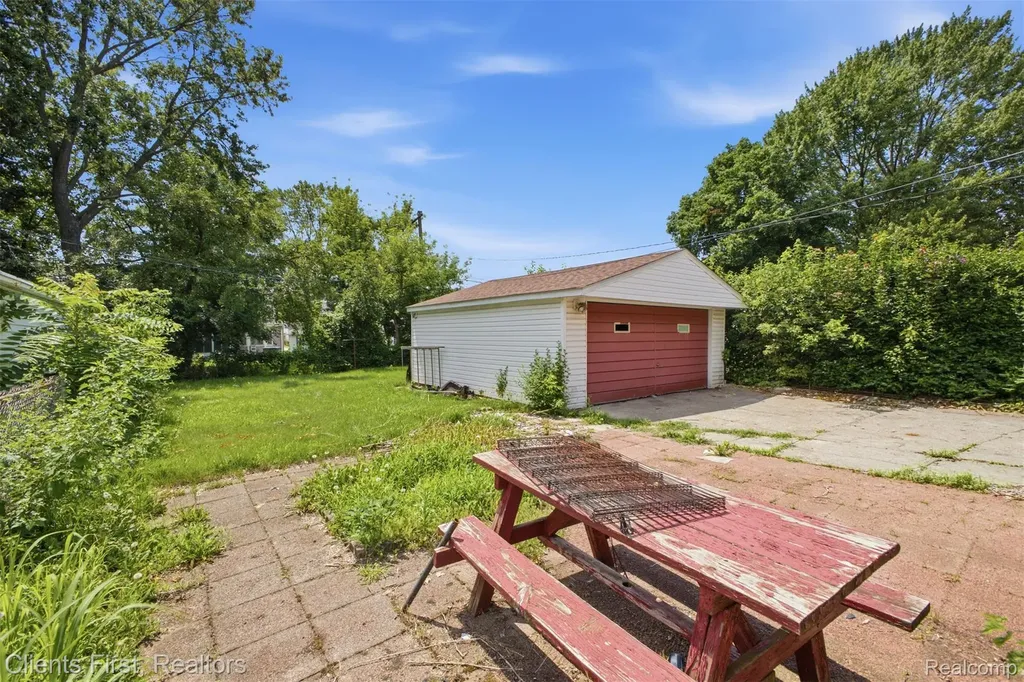 24621 Carlysle Street Dearborn City MI 48124