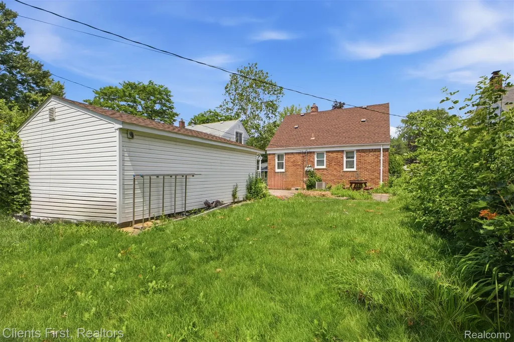 24621 Carlysle Street Dearborn City MI 48124