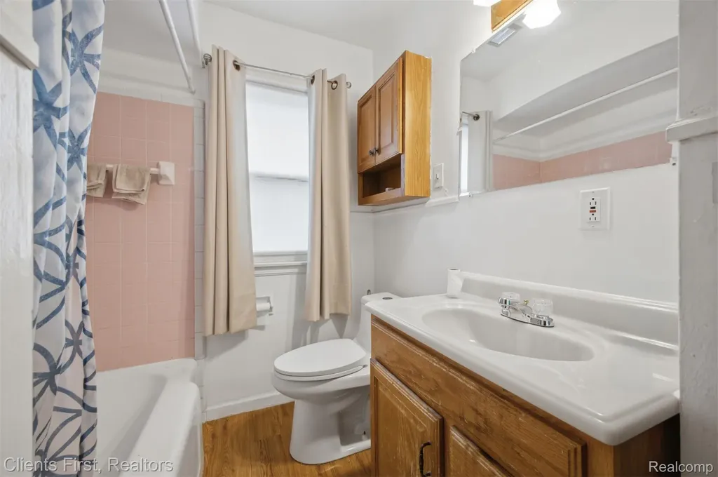 24621 Carlysle Street Dearborn City MI 48124