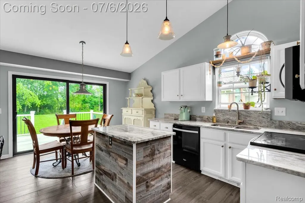 4436 Maplewood Meadows Avenue Burton City MI 48439