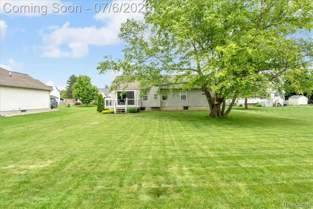 4436 Maplewood Meadows Avenue Burton City MI 48439